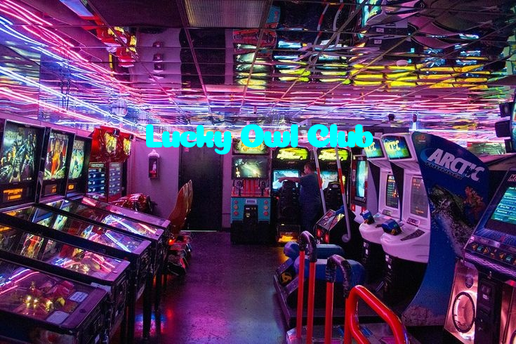 Lucky Owl Club casino presented on mobile device in Pakistan with slots and live games